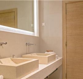 Spectacular 4 Bedroom Luxury Villa with Infinity Pool on Brac Island, sleeps 8